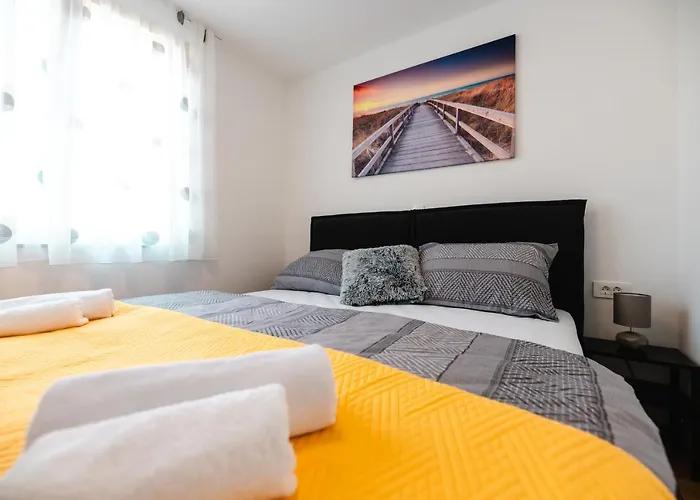 Kailani Luxury 3 Bedroom, 3 Bathroom With A Sunny Balcony Apartment Zadar