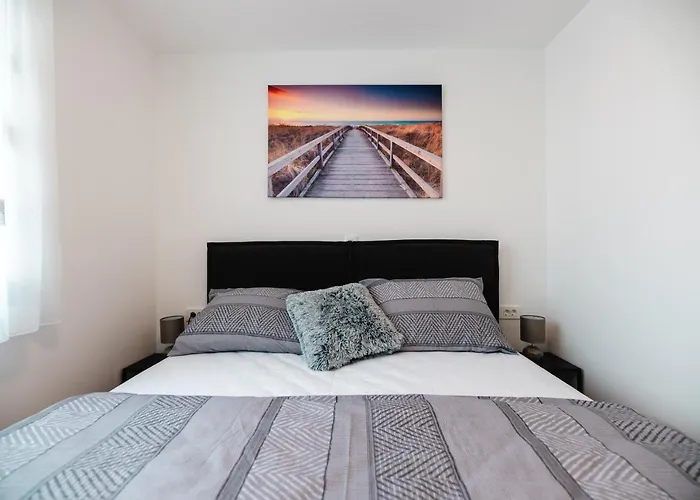 Kailani Luxury 3 Bedroom, 3 Bathroom With A Sunny Balcony 扎达尔
