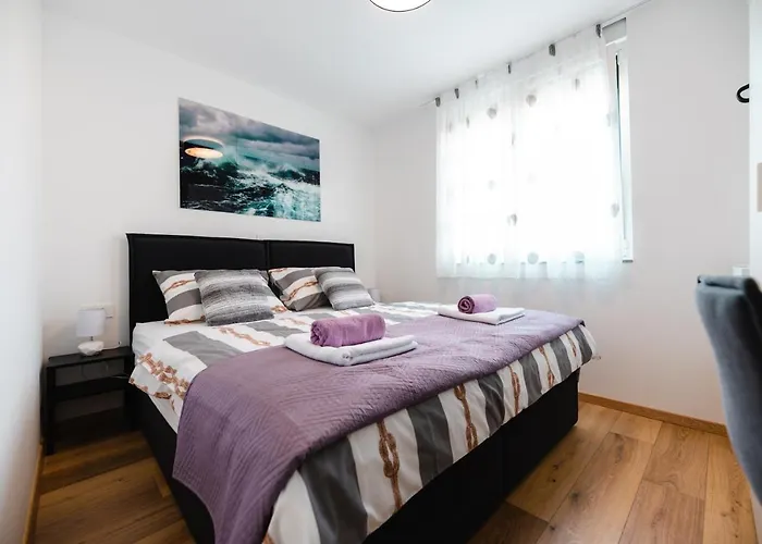 Kailani Luxury 3 Bedroom, 3 Bathroom With A Sunny Balcony 扎达尔