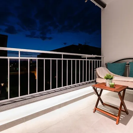Kailani Luxury 3 Bedroom, 3 Bathroom With A Sunny Balcony Apartment *