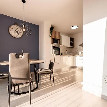 Apartment Kailani Luxury 3 Bedroom, 3 Bathroom With A Sunny Balcony