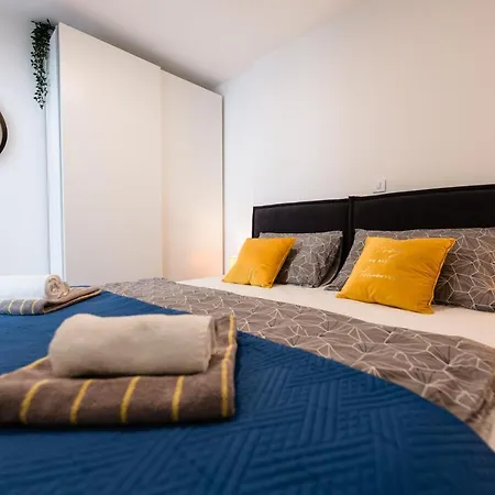 Kailani Luxury 3 Bedroom, 3 Bathroom With A Sunny Balcony *