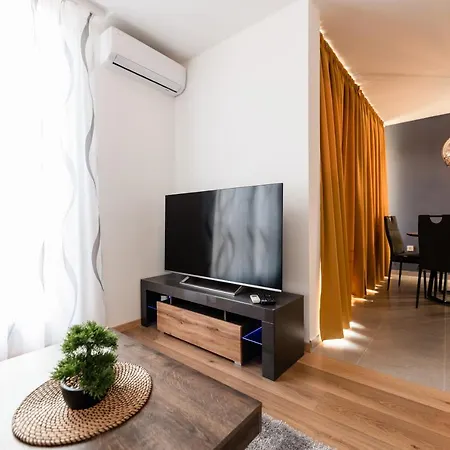 Apartment Kailani Luxury 3 Bedroom, 3 Bathroom With A Sunny Balcony Zadar