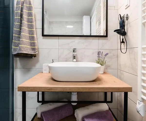 Kailani Luxury 3 Bedroom, 3 Bathroom With A Sunny Balcony