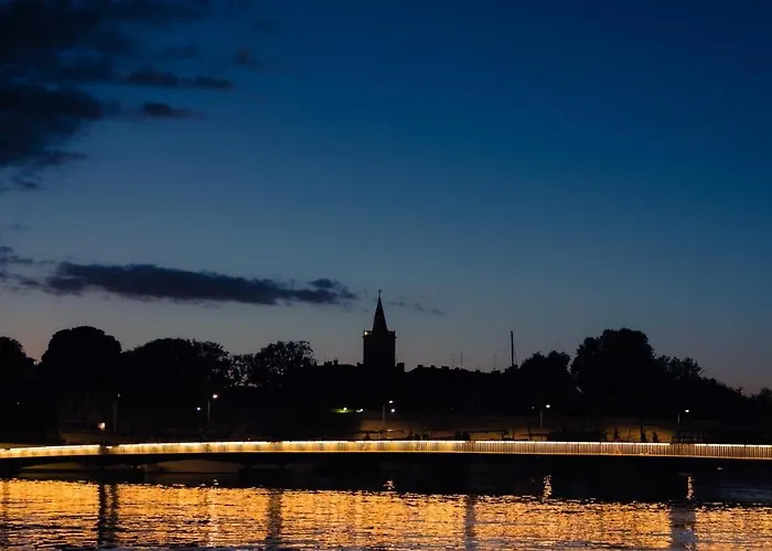 Kailani Luxury 3 Bedroom, 3 Bathroom With A Sunny Balcony Apartment