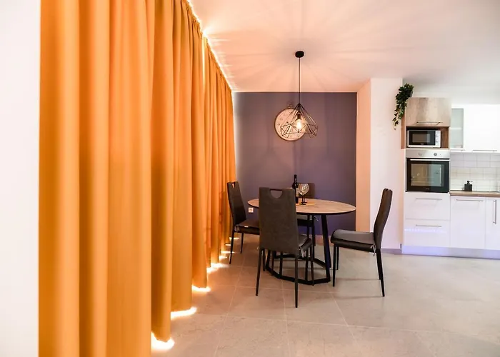 Kailani Luxury 3 Bedroom, 3 Bathroom With A Sunny Balcony