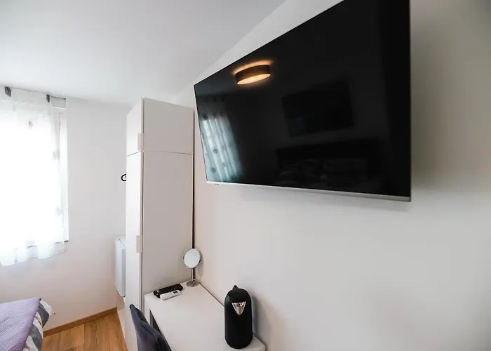 Kailani Luxury 3 Bedroom, 3 Bathroom With A Sunny Balcony *