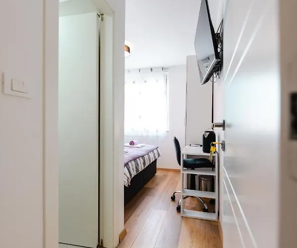 Kailani Luxury 3 Bedroom, 3 Bathroom With A Sunny Balcony *