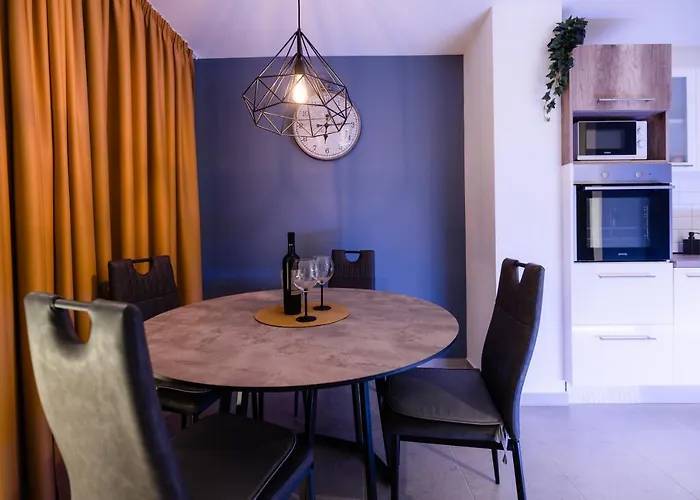 Kailani Luxury 3 Bedroom, 3 Bathroom With A Sunny Balcony Apartment