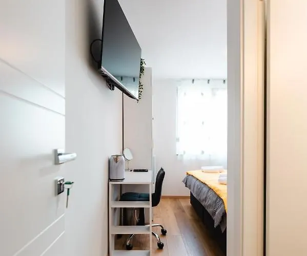 Apartment Kailani Luxury 3 Bedroom, 3 Bathroom With A Sunny Balcony Zadar