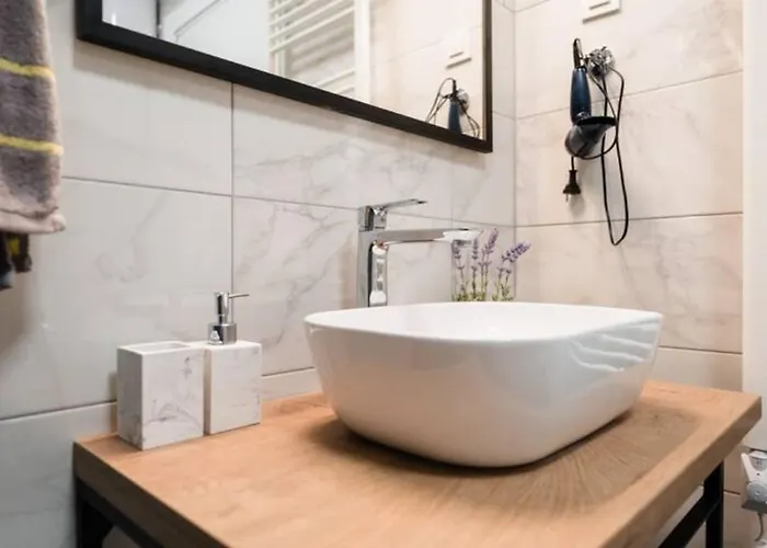 Kailani Luxury 3 Bedroom, 3 Bathroom With A Sunny Balcony Apartment